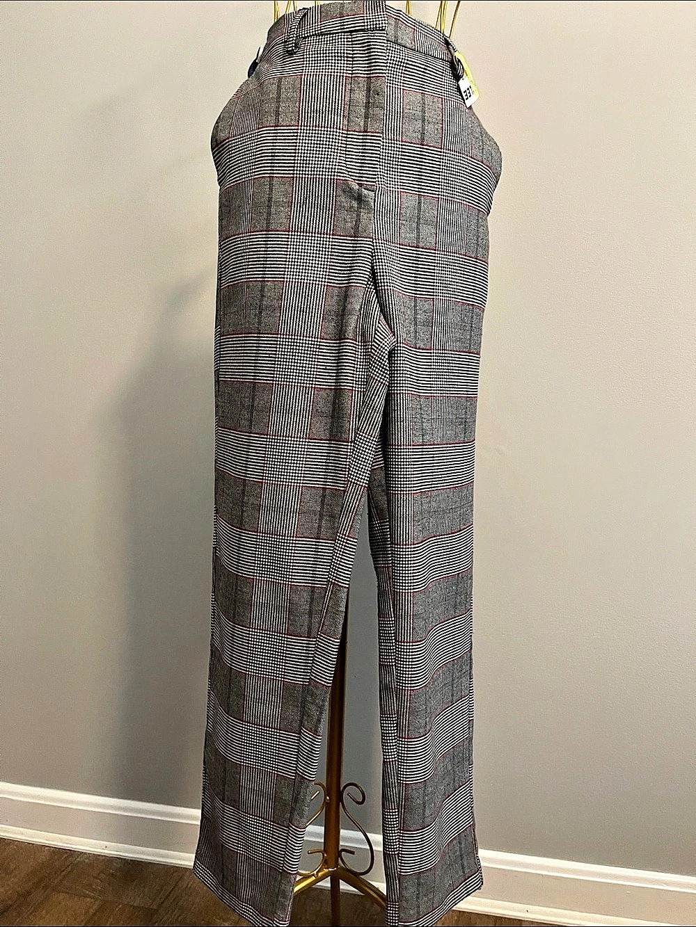 Walter Baker Plaid Wide Leg 3/4 length Pants in Gray & Red Size 6 Like New
